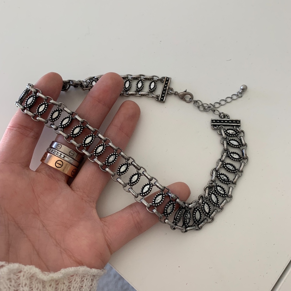 choker necklace